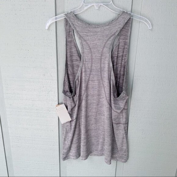 •- NWT Reebok Dynamic Slim Racerback Tank - Picture 8 of 9